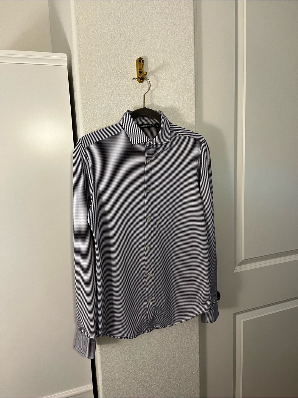 Murano Men’s White Stripe Slim Fit Performance Dress Shirt Size Small